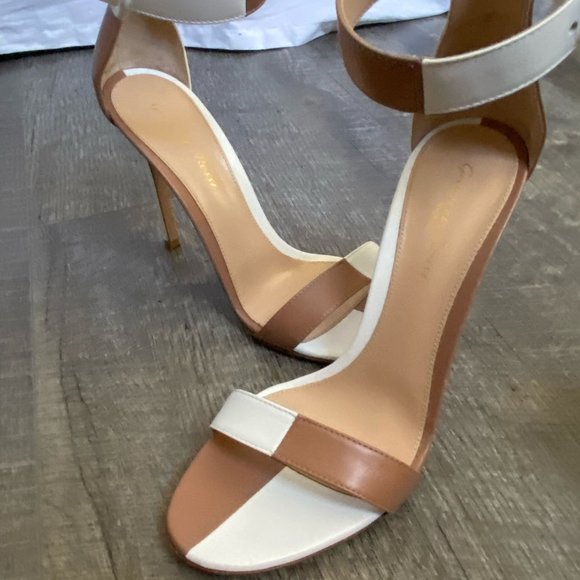 GIANVITO ROSSI Leather Portofino Heels - Size 38.5 - Gorgeous, New Condition - Picture 3 of 5